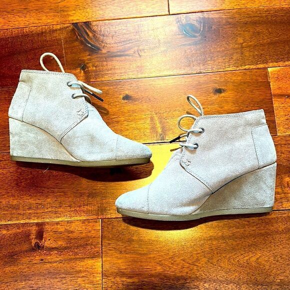 Tom’s Wedge Lace-up Boot - Picture 1 of 7